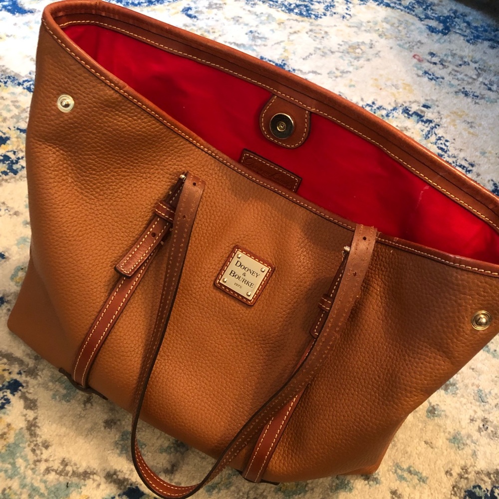 Excellent condition Dooney and Bourke bag